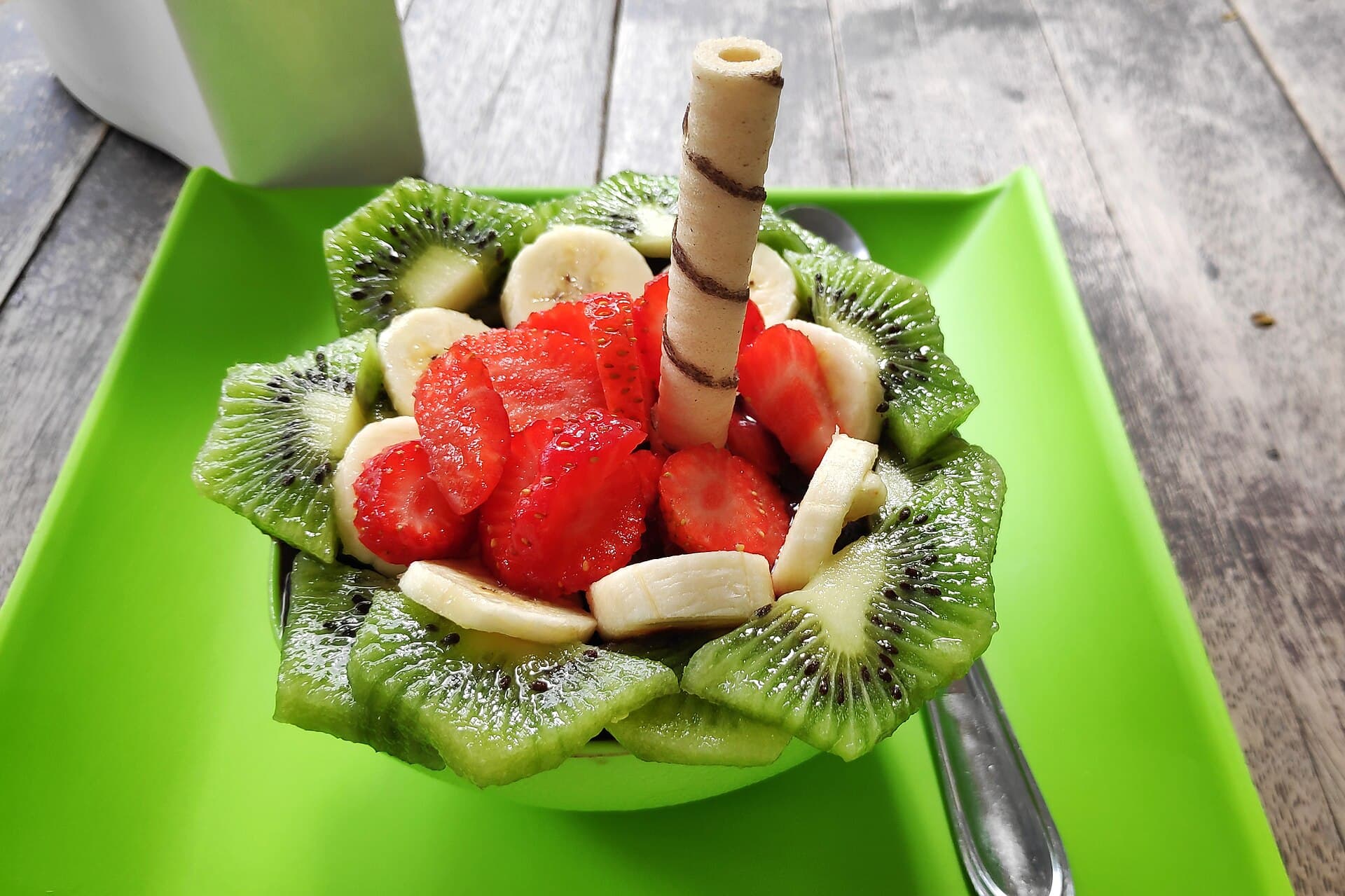 Açaí bowl with granola and fruit