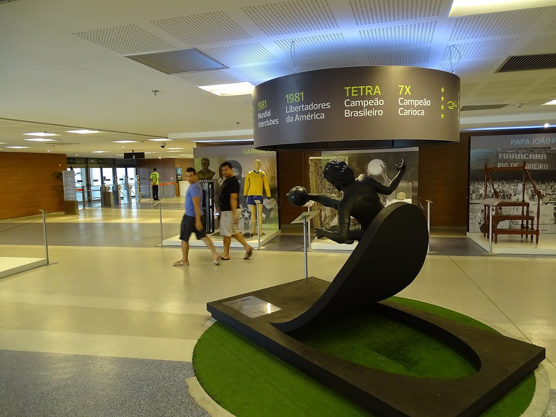 Exhibición en el hall del Maracanã